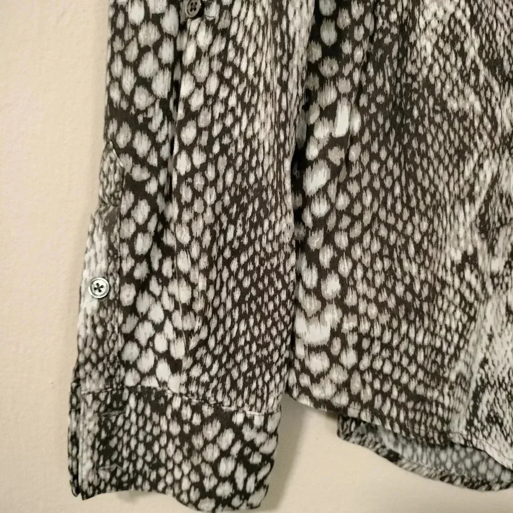 Soft Joie Sz SMALL Black Gray Snake Pattern Long Sleeves V Neckline Top - Picture 3 of 8